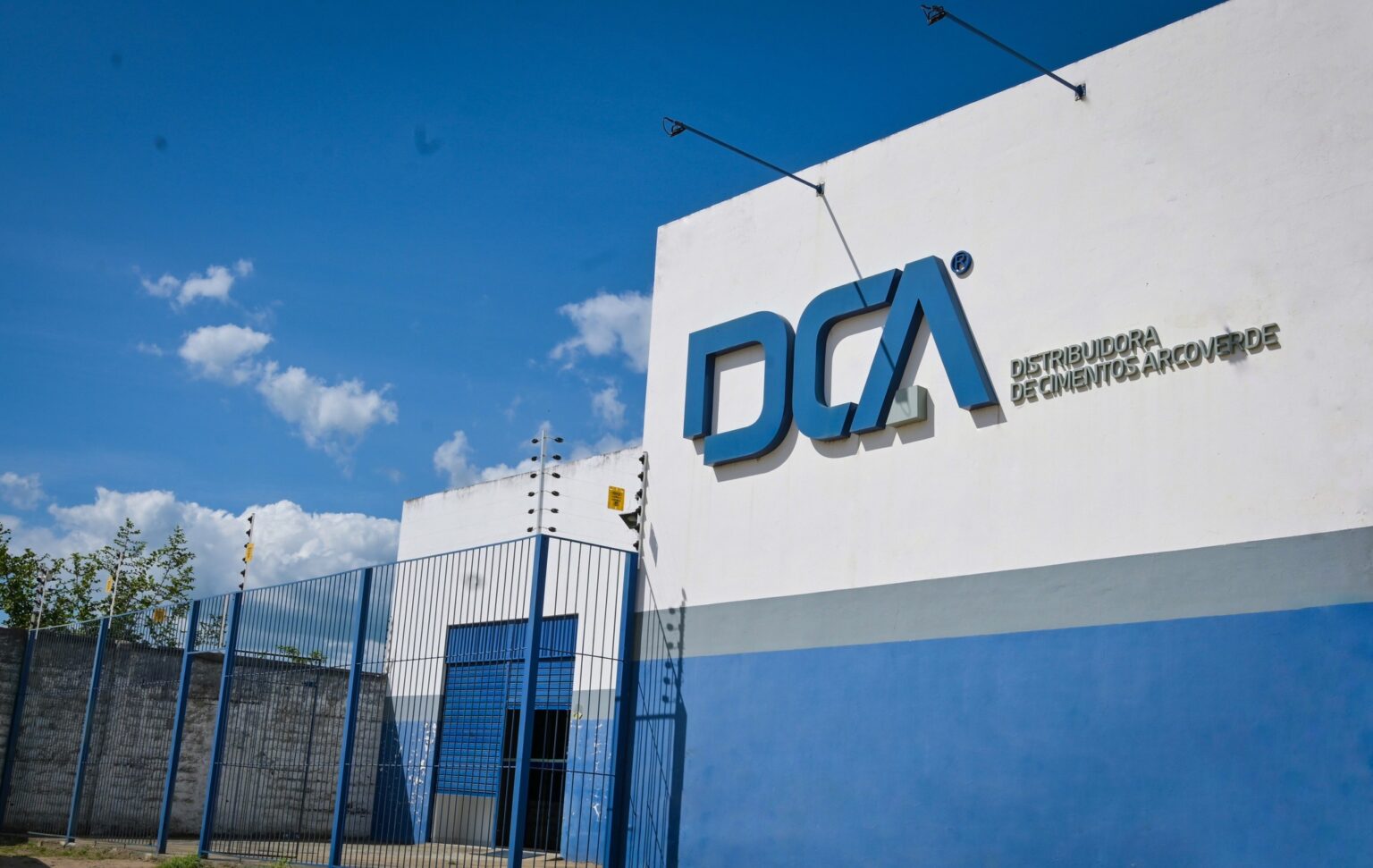 Fachada da DCA Distribuidora de Cimentos